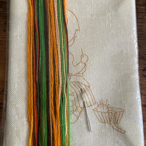 Jiffy Stitchery “Sewin” Yarn Crewel Embroidery Art Kit Girl Knitting Vintage - Picture 3 of 3